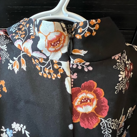 Black Chiffon Floral Tank Blouse - Picture 3 of 4